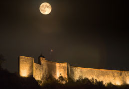 Lune sur la Citadelle de BESANCON